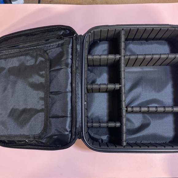 Bat makeup case with handle - Picture 4 of 4